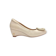 MOODBOARD Everbest beige leather wedge pumps with a decorative gold buckle detail on the rounded toe