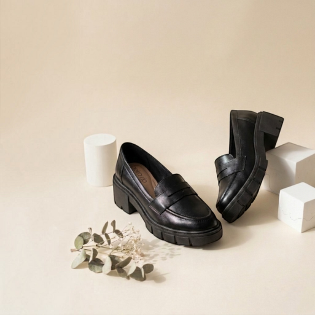 MOODBOARD Beira Rio black synthetic loafers with a chunky block heel and minimalist design on a neutral background.